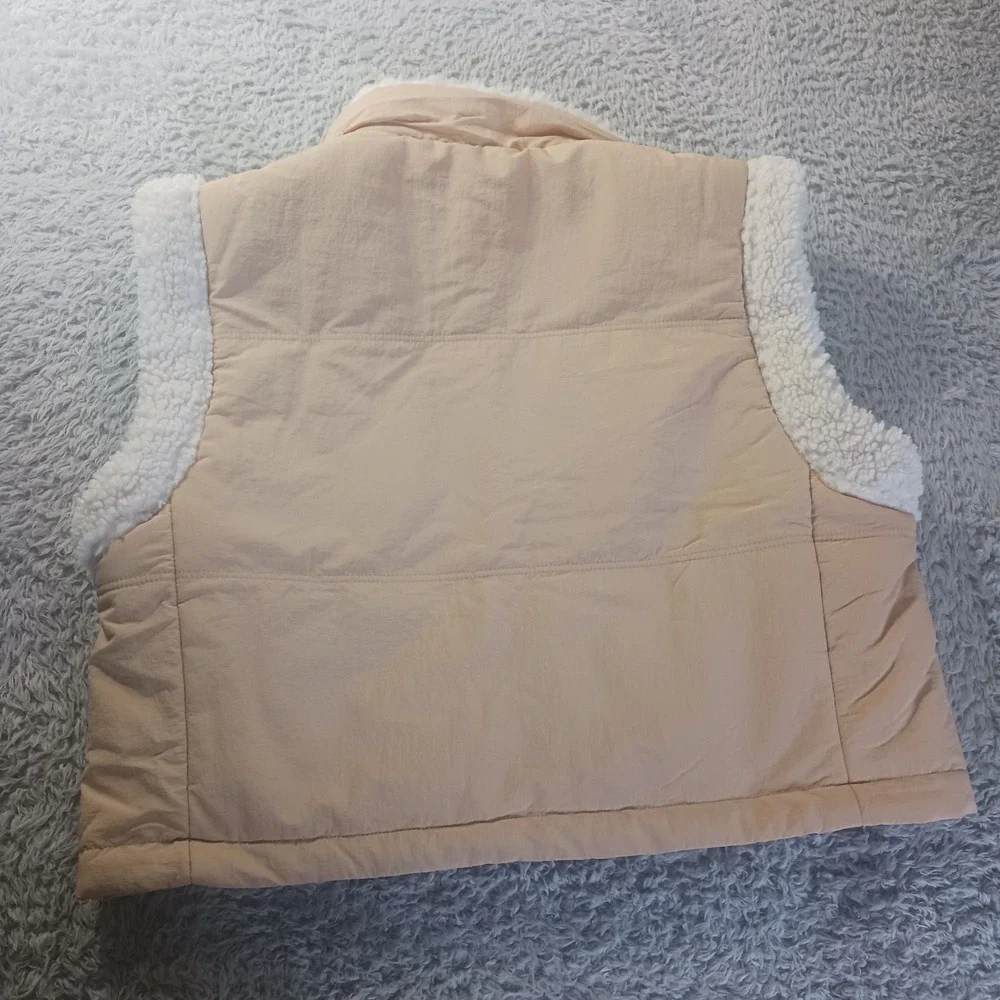 Thread Supply Sherpa Lined‎ Cropped Puffer Vest Beige NWOT Cozy Fall Layer